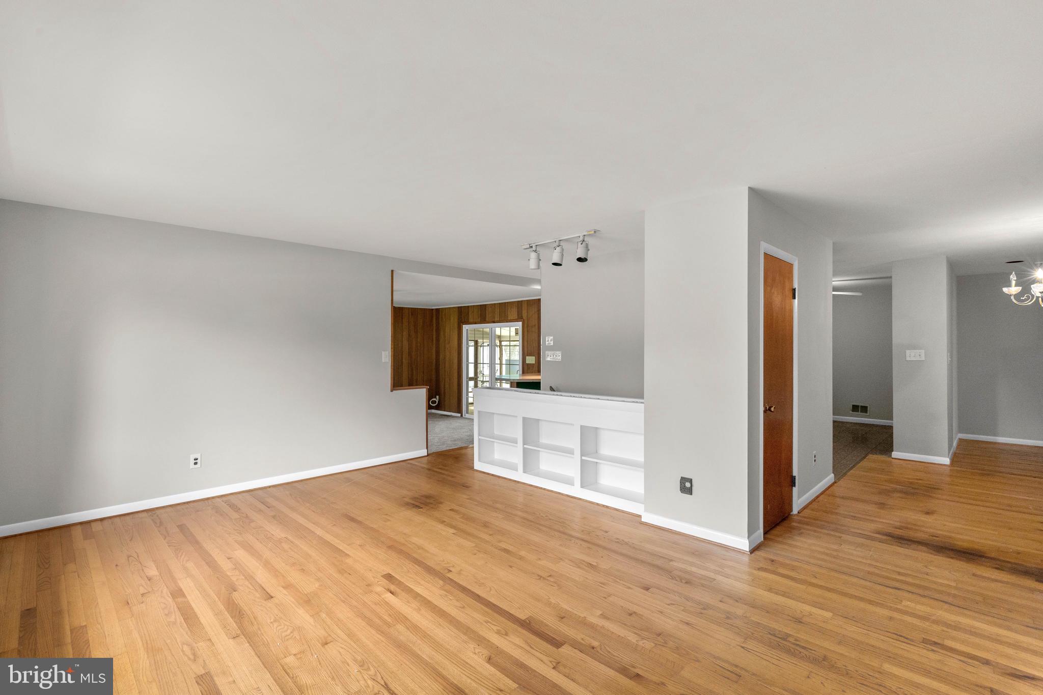 4576 Roundhill Road Ellicott City, MD 21043 - Photo 3 of 49 Gallery Image 3