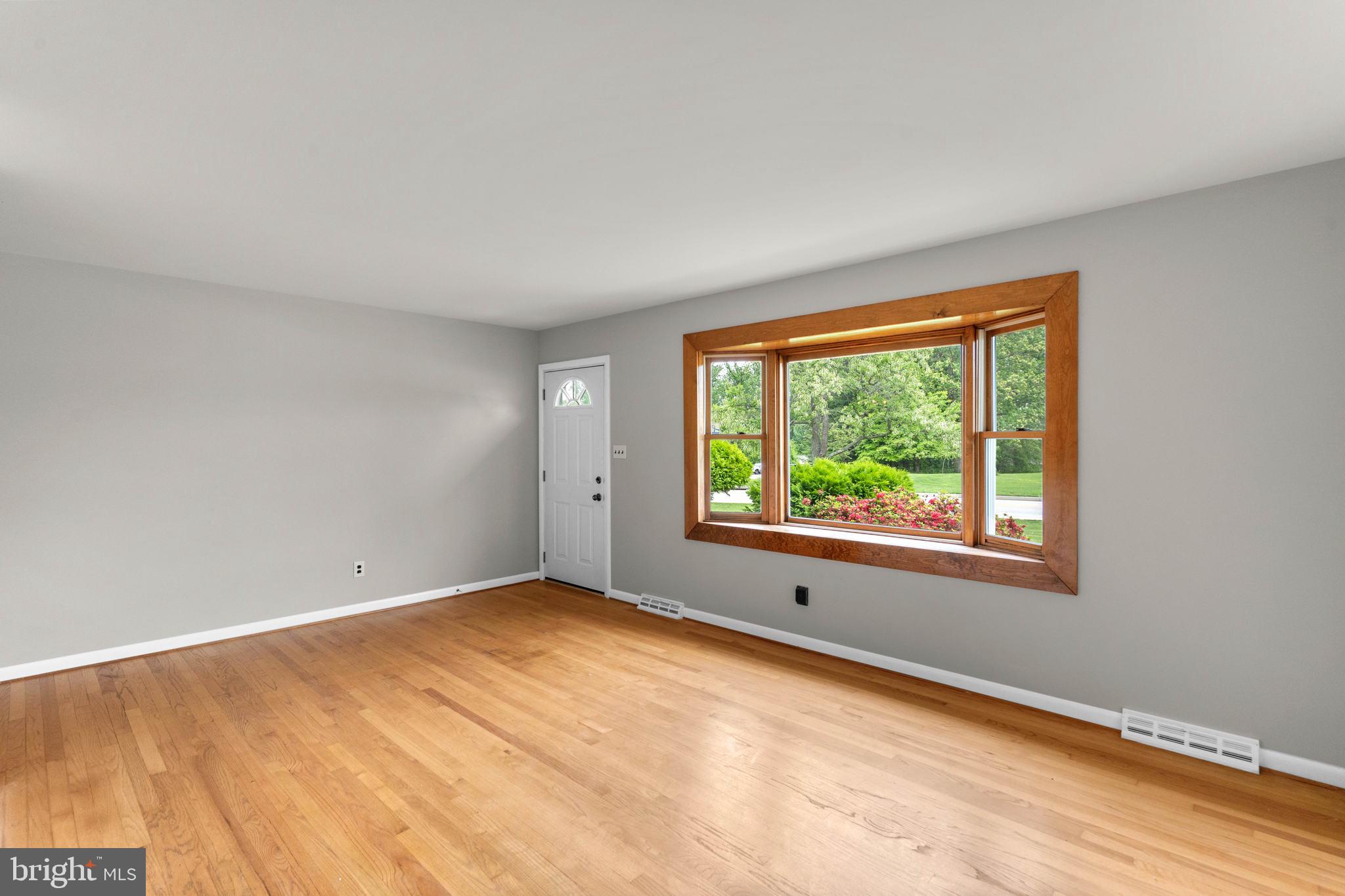 4576 Roundhill Road Ellicott City, MD 21043 - Photo 5 of 49 Gallery Image 5