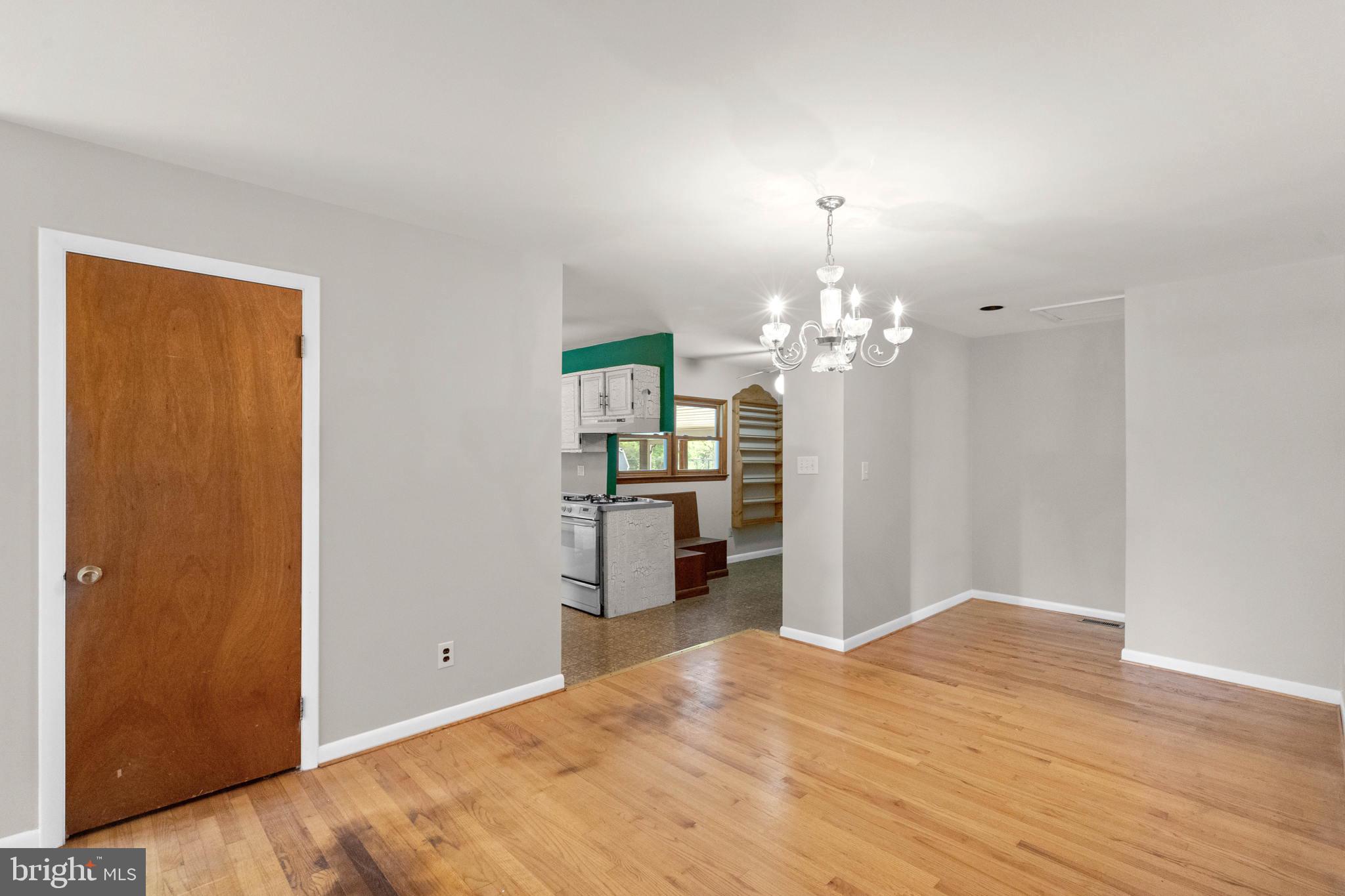 4576 Roundhill Road Ellicott City, MD 21043 - Photo 8 of 49 Gallery Image 8
