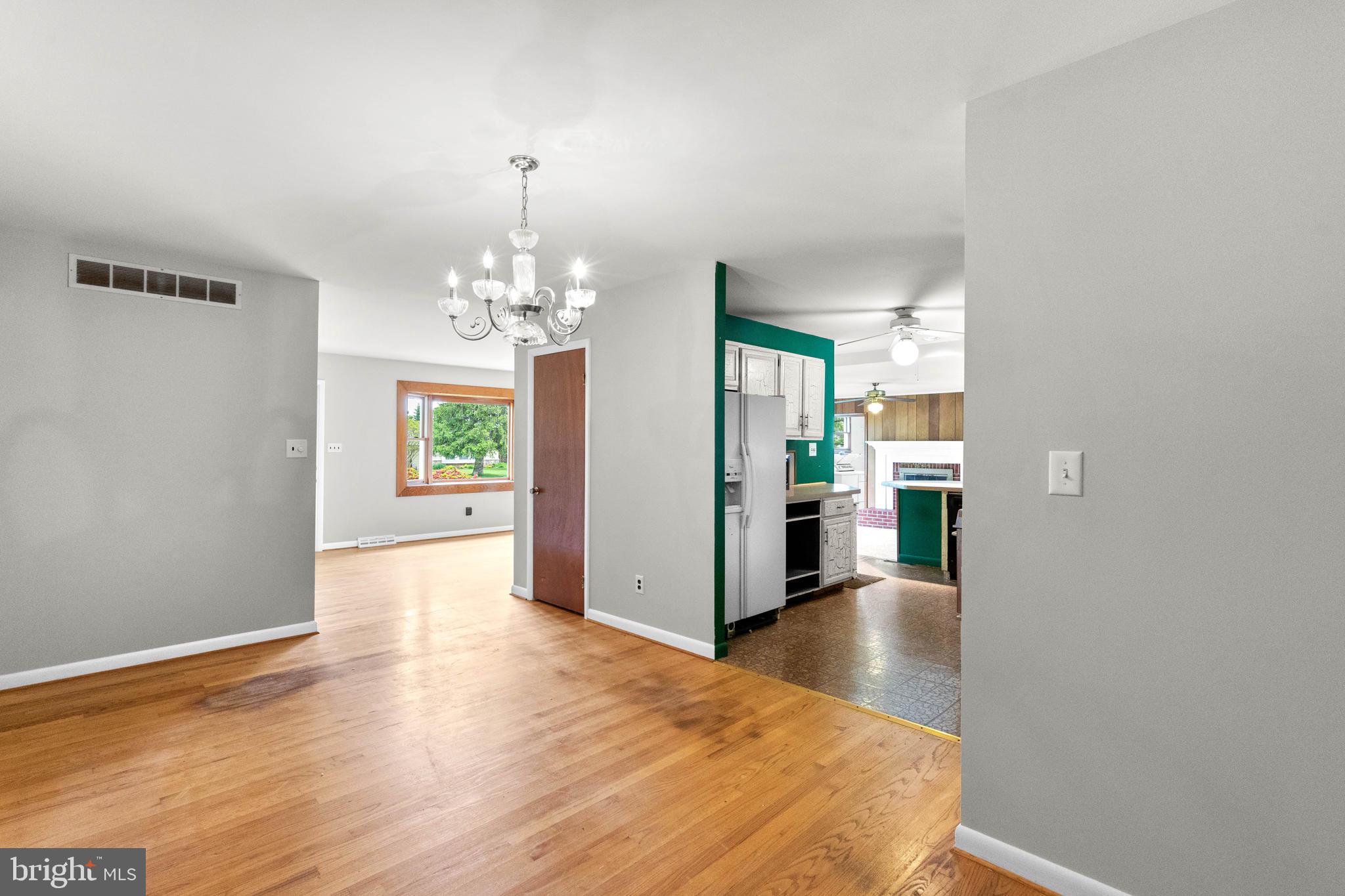 4576 Roundhill Road Ellicott City, MD 21043 - Photo 9 of 49 Gallery Image 9