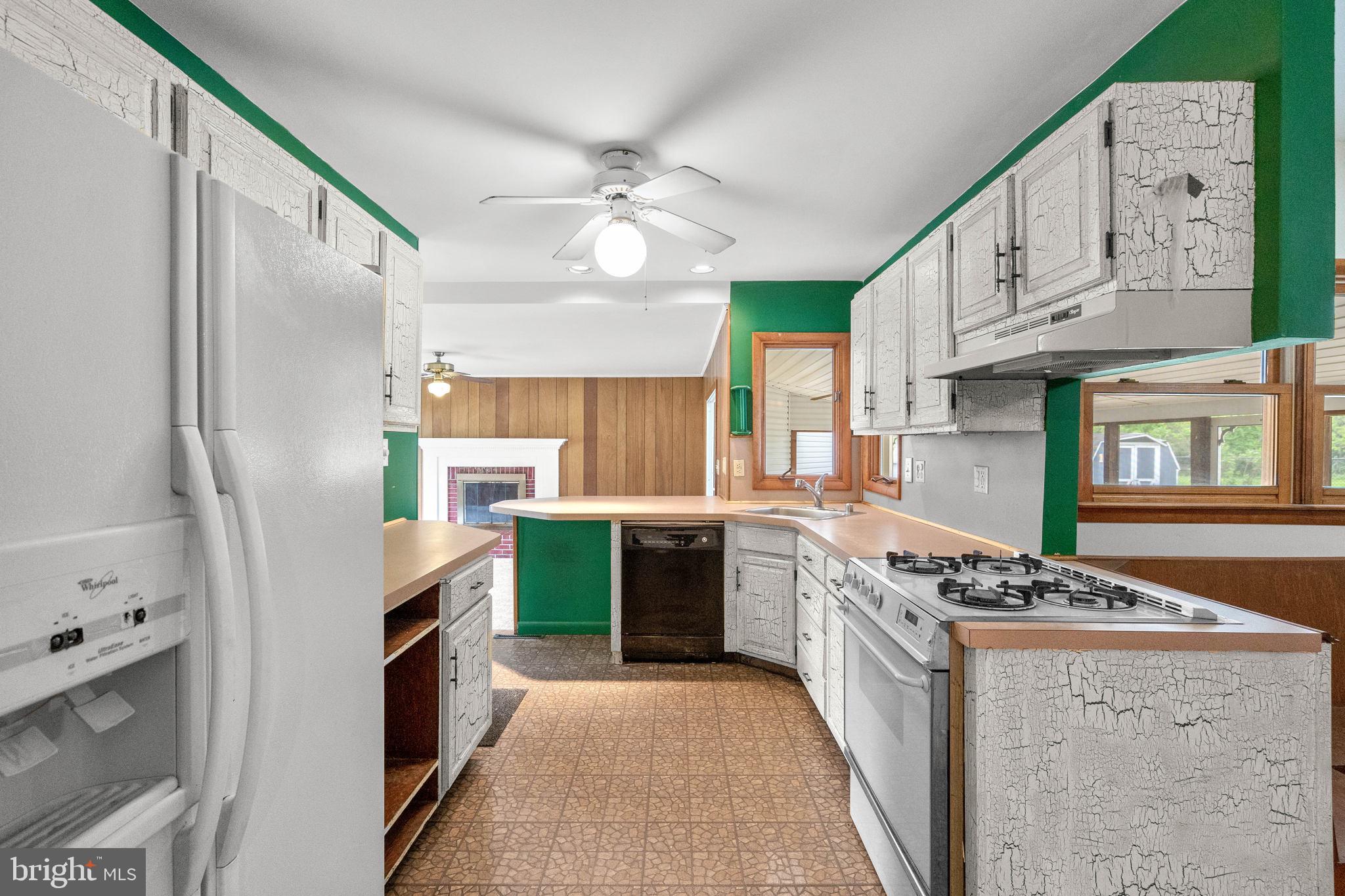 4576 Roundhill Road Ellicott City, MD 21043 - Photo 10 of 49 Gallery Image 10