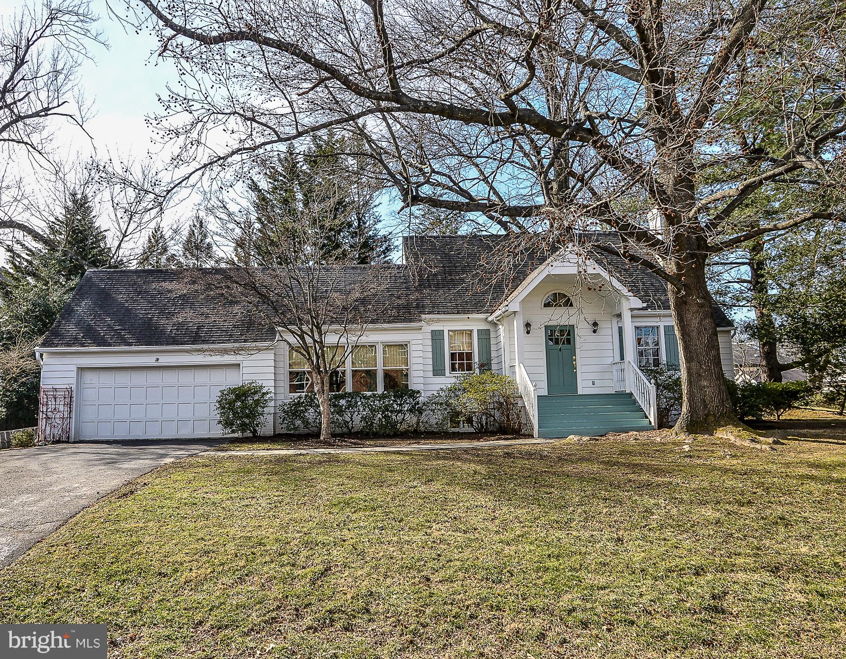 1212 Summit Road McLean, VA 22101 - Photo 1 of 31 Charming Cape Cod!
