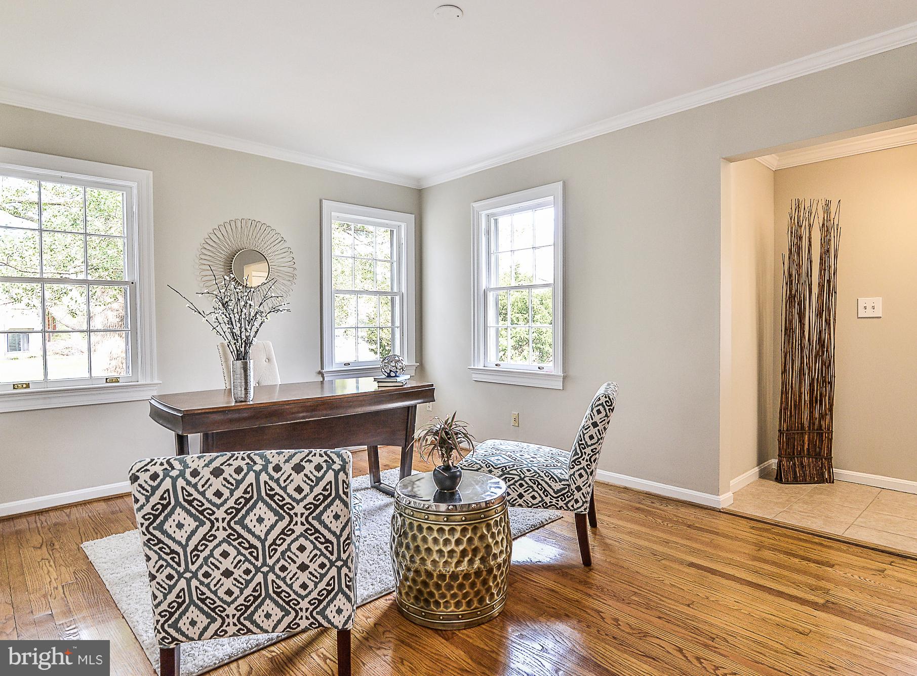 1212 Summit Road McLean, VA 22101 - Photo 2 of 31 Living Room