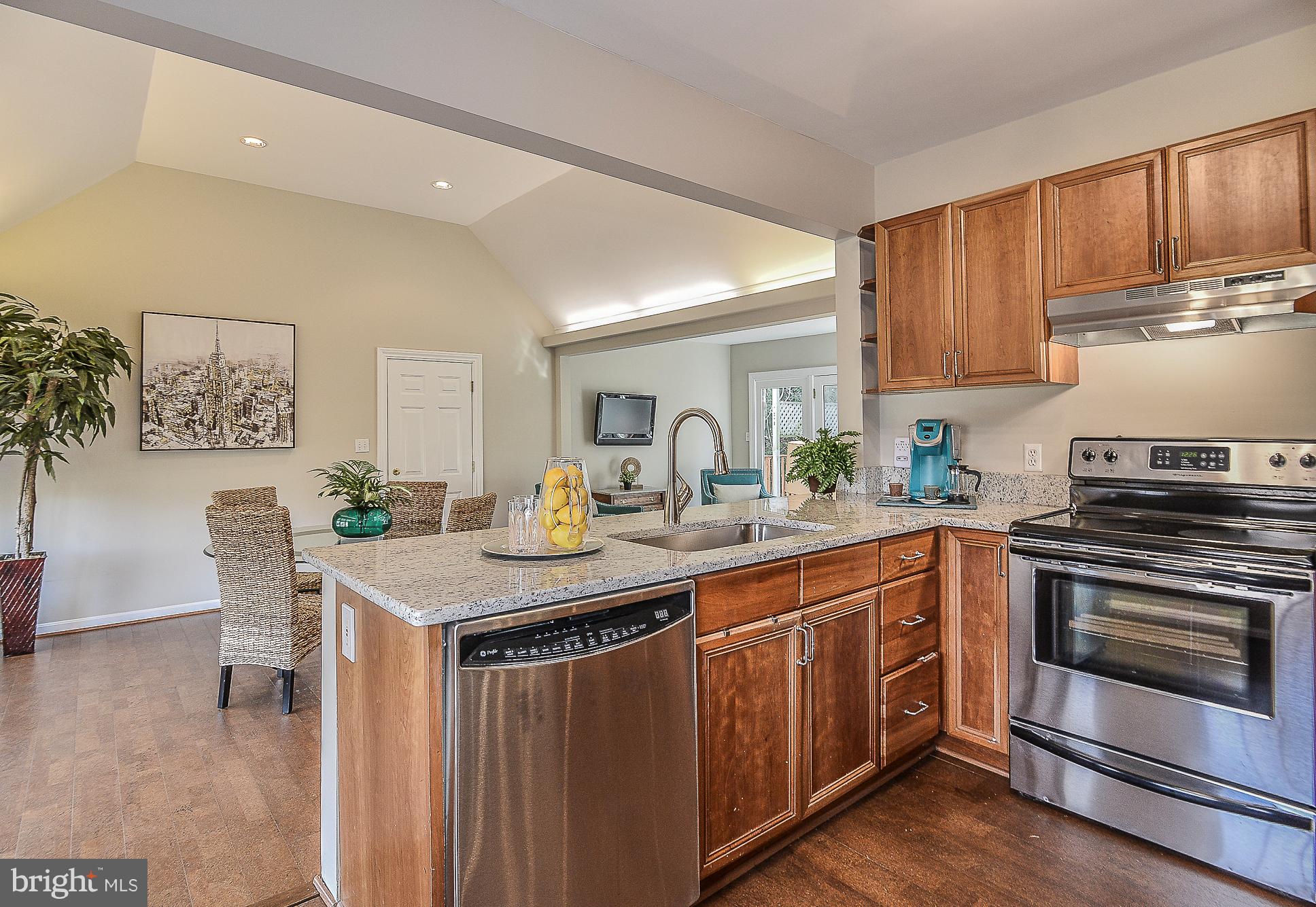 1212 Summit Road McLean, VA 22101 - Photo 11 of 31 Kitchen