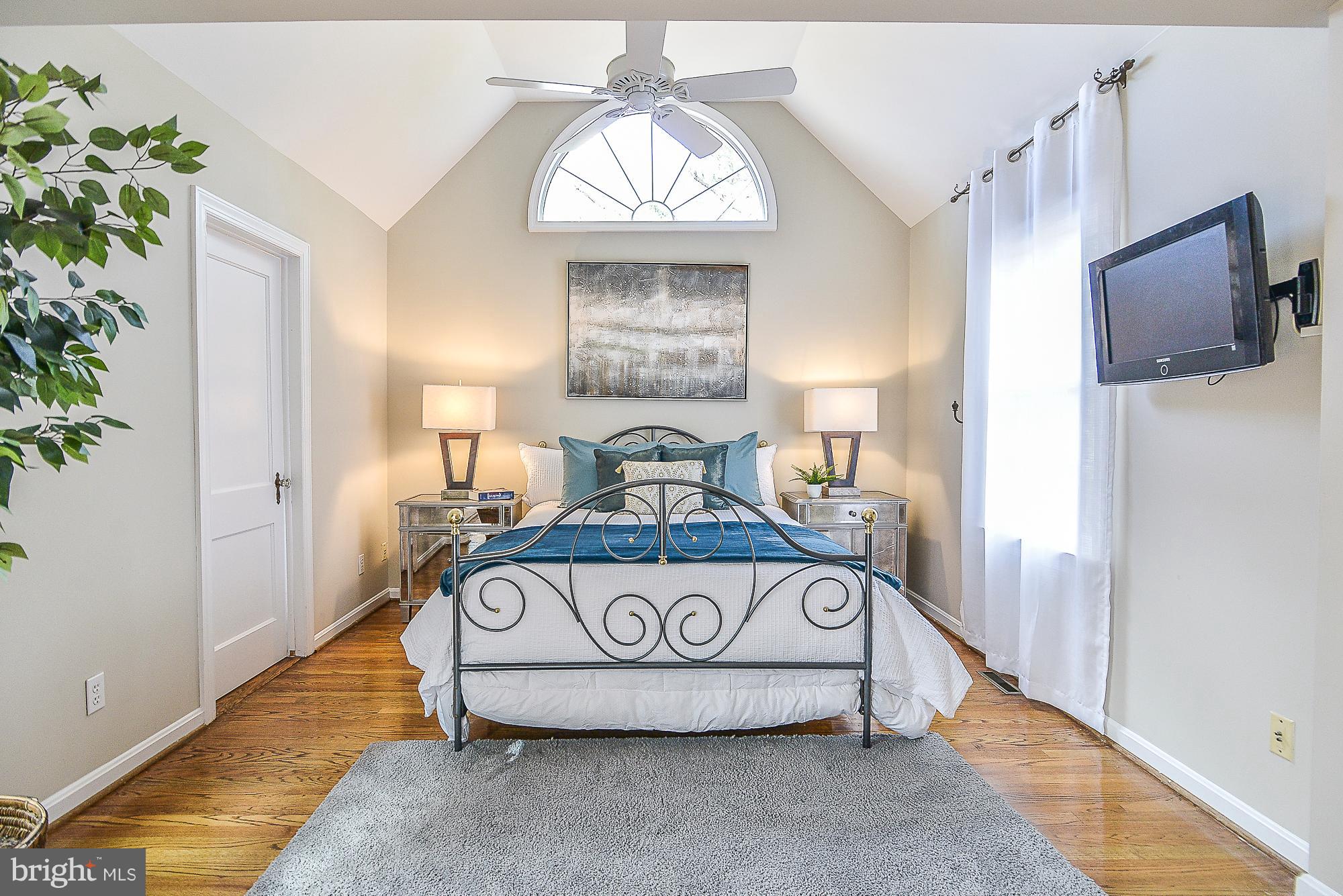 1212 Summit Road McLean, VA 22101 - Photo 13 of 31 Master Bedroom