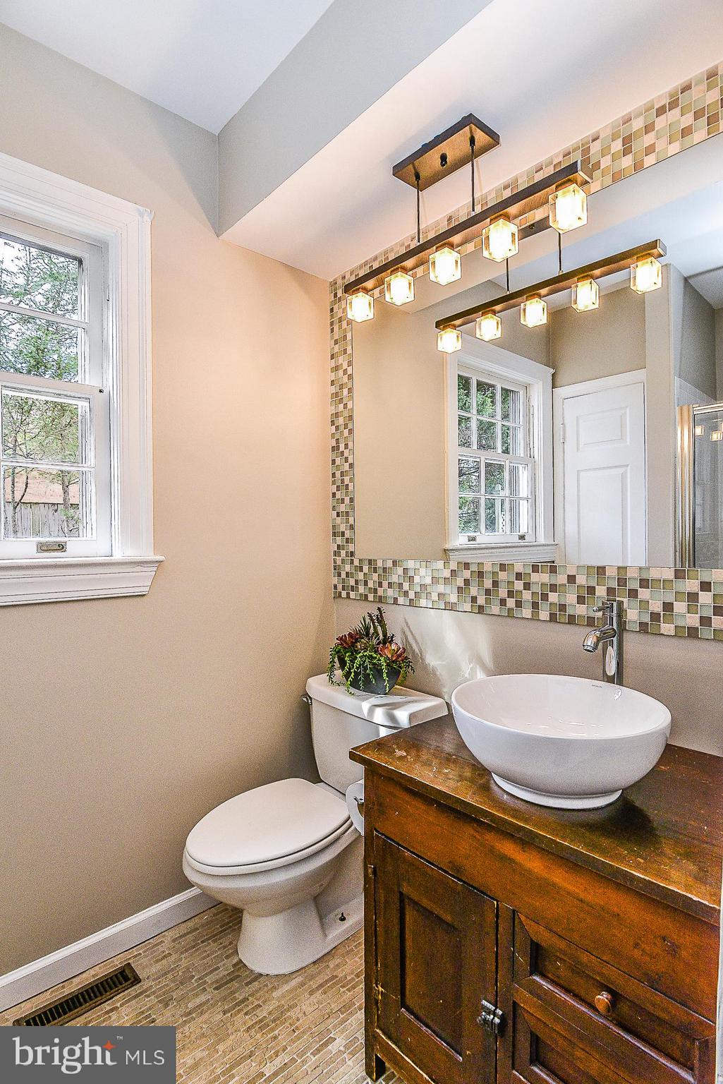 1212 Summit Road McLean, VA 22101 - Photo 18 of 31 Hall Bath - Full