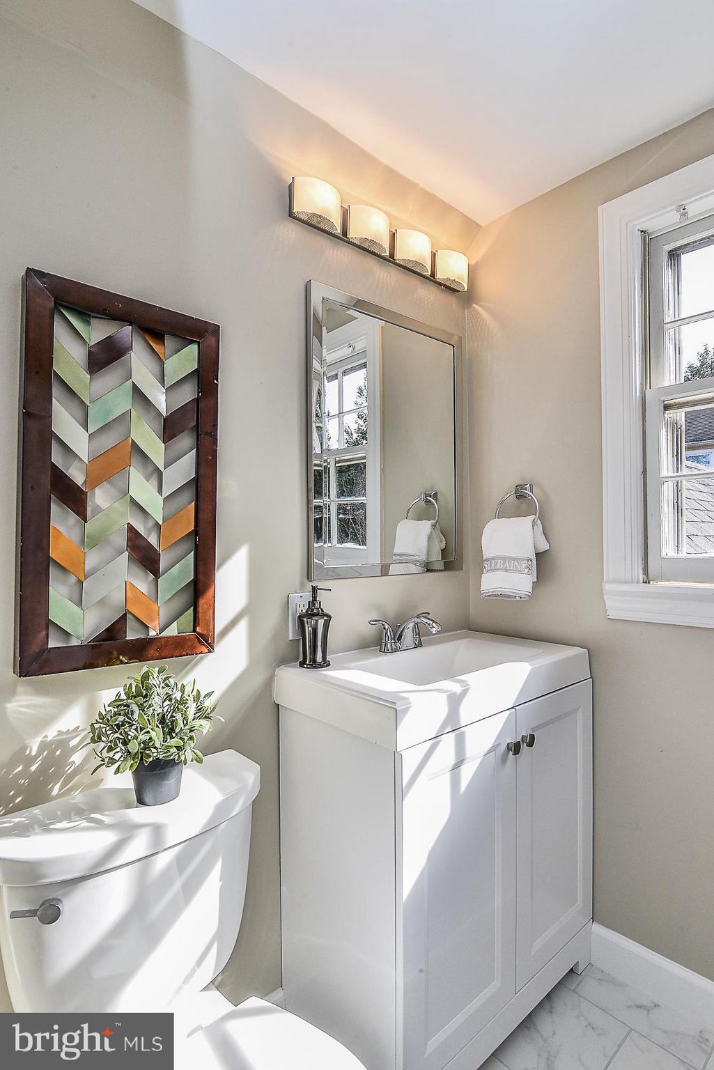 1212 Summit Road McLean, VA 22101 - Photo 21 of 31 Upper Level Full Bath