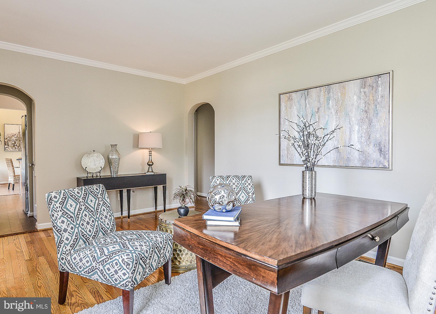 1212 Summit Road McLean, VA 22101 - Photo 4 of 31 Living Room