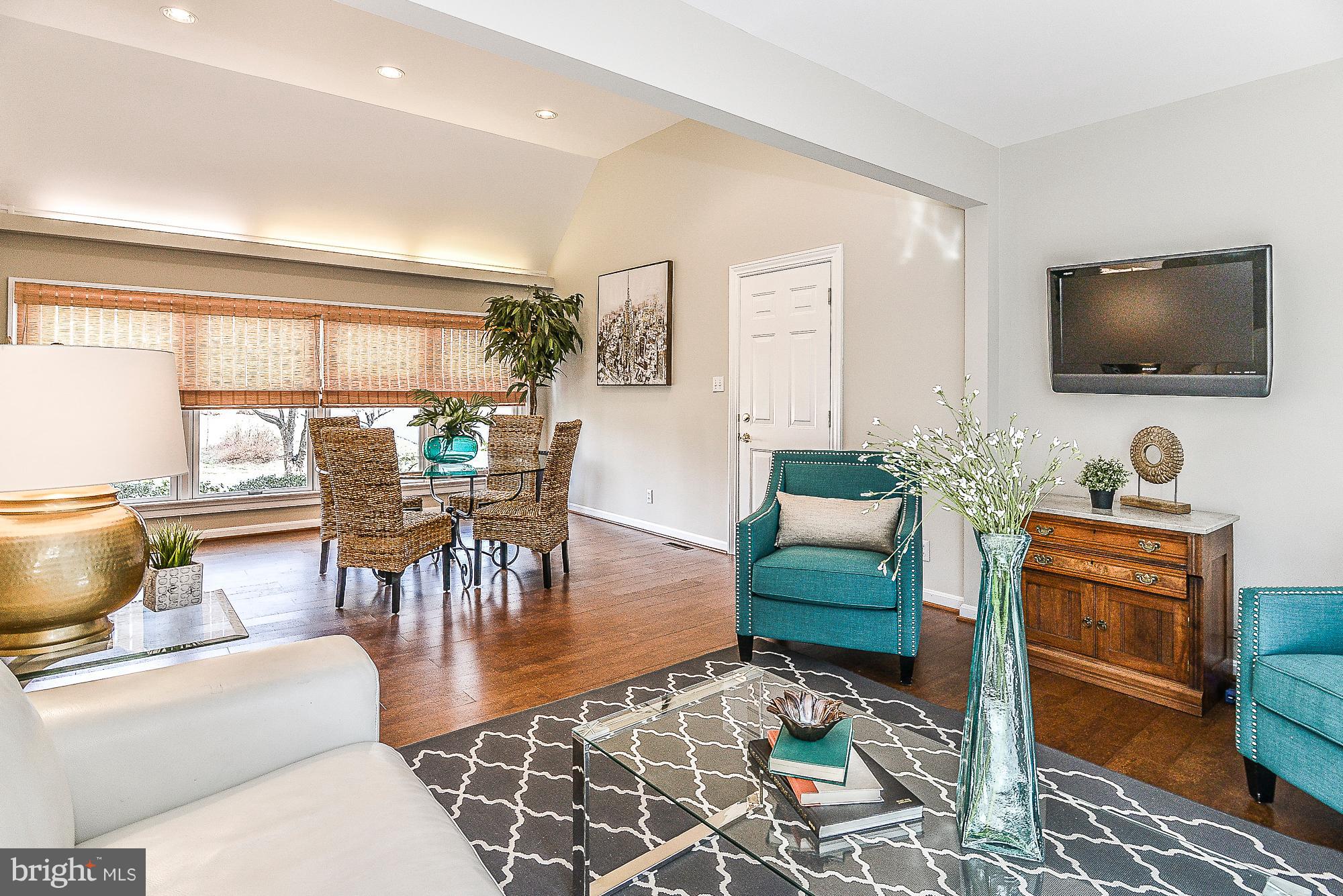 1212 Summit Road McLean, VA 22101 - Photo 6 of 31 Great Room