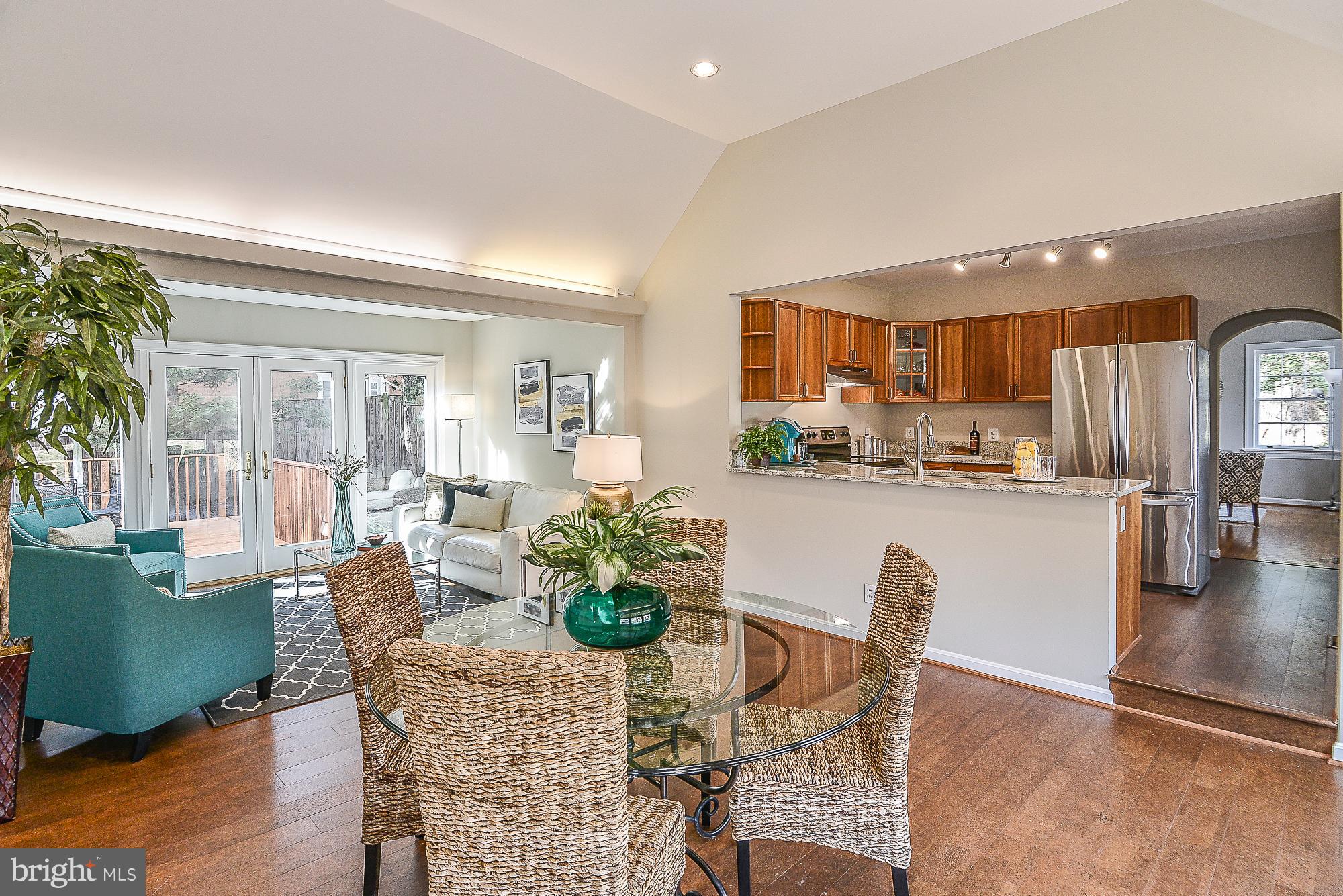1212 Summit Road McLean, VA 22101 - Photo 7 of 31 Dining Area