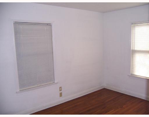 3045 South Staples Street Corpus Christi, TX 78404 - Photo 4 of 8 an empty room with a window