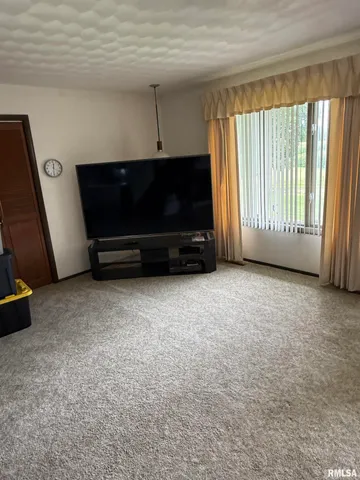 $228,000 | 8323 East Briney Road, Ipava, IL 61441