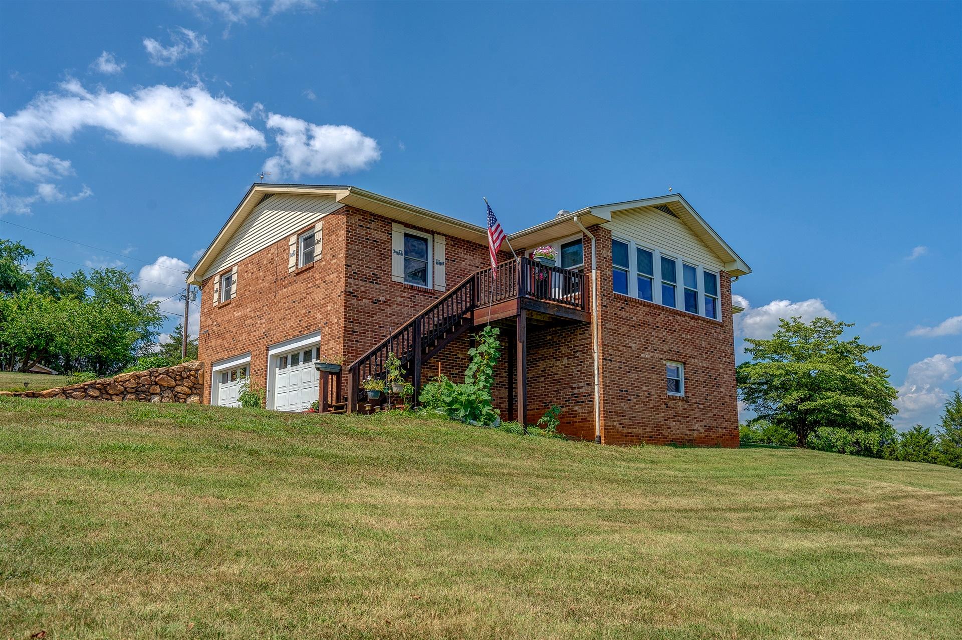 5756 White House Road Moneta, VA 24121 - Photo 2 of 35 a front view of a house with a garden