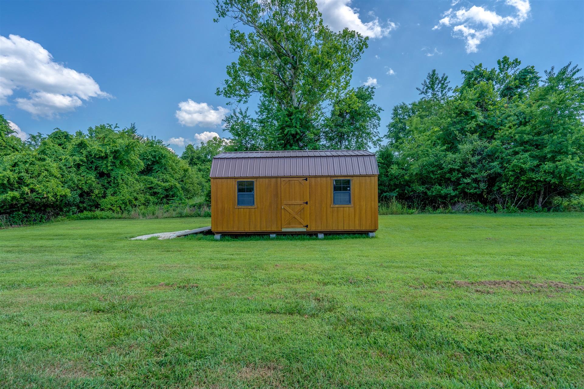 5756 White House Road Moneta, VA 24121 - Photo 28 of 35 a view of a backyard