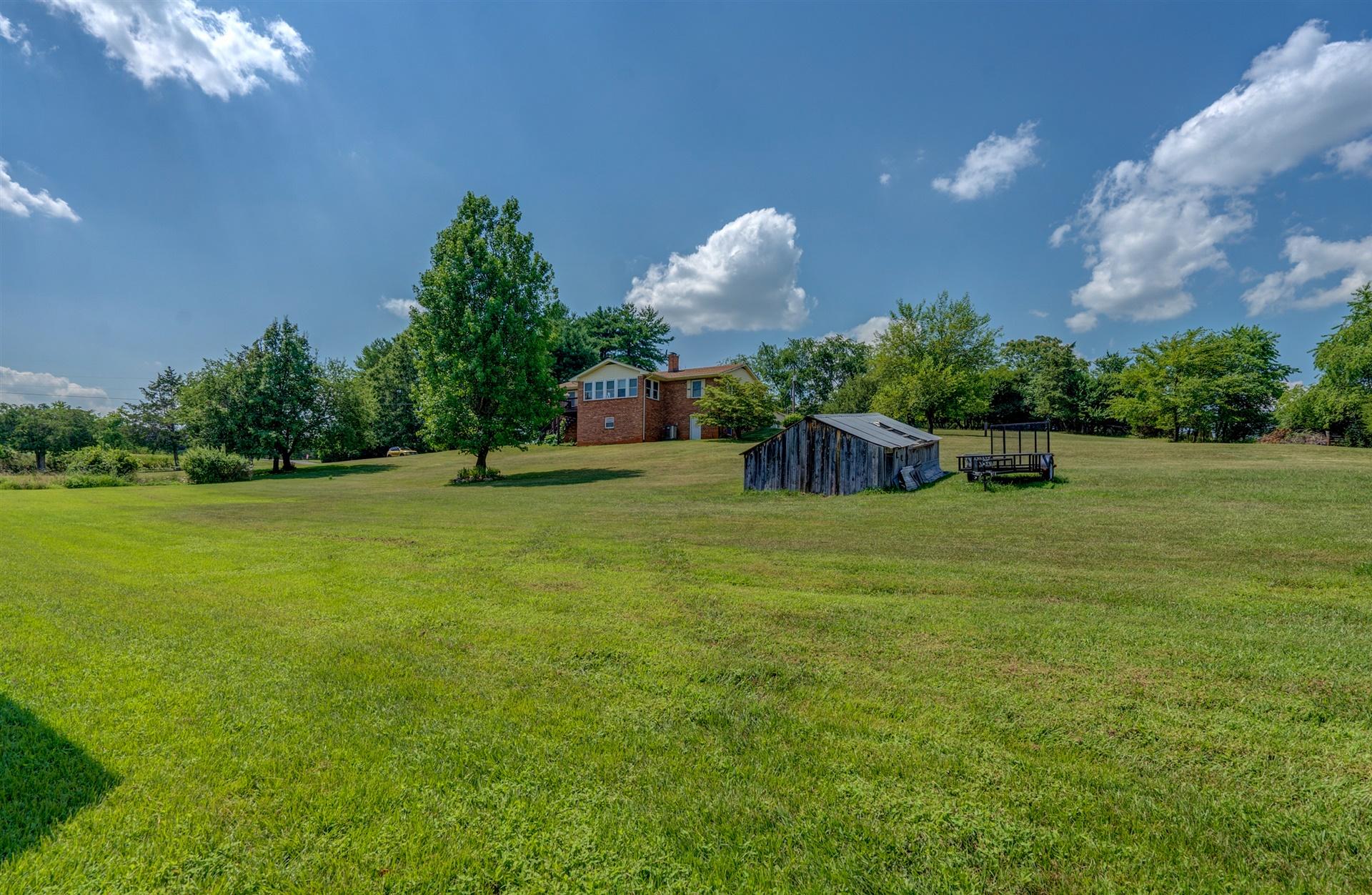 5756 White House Road Moneta, VA 24121 - Photo 35 of 35 a view of a garden