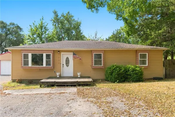 $225,000 | 209 Old Bucyrus Road, Bucyrus, KS 66013