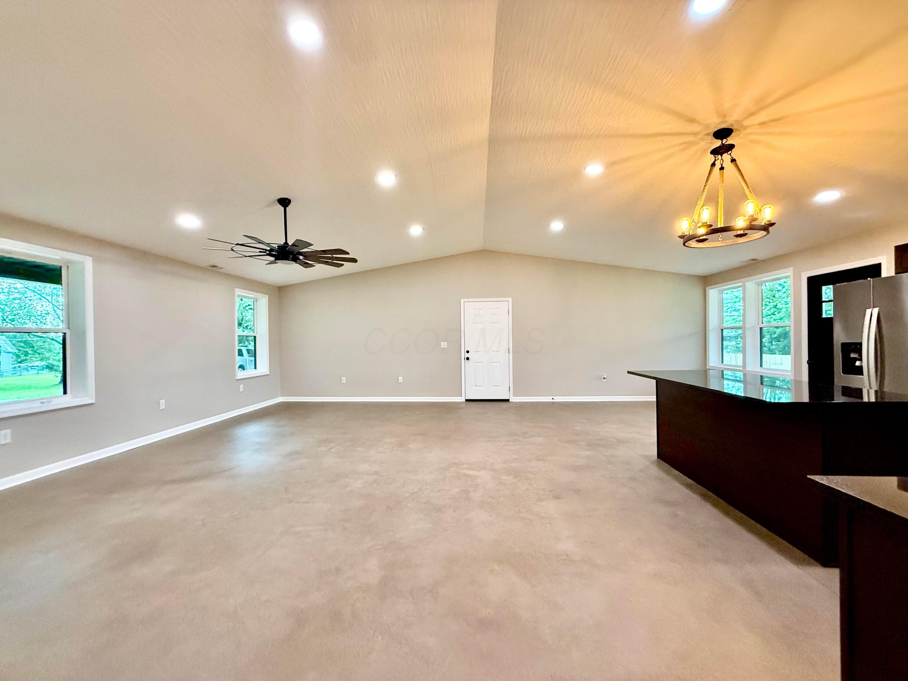 2430 West Point Road Southeast Lancaster, OH 43130 - Photo 11 of 35 Living room