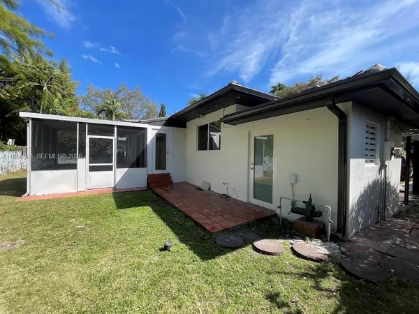 a view of an house with backyard space and balcony