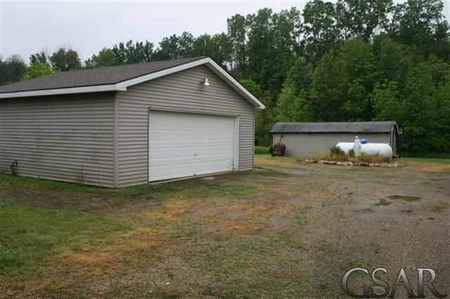 9886 Godfrey Road Bancroft, MI 48414 - Photo 6 of 19 31155956-5.JPG