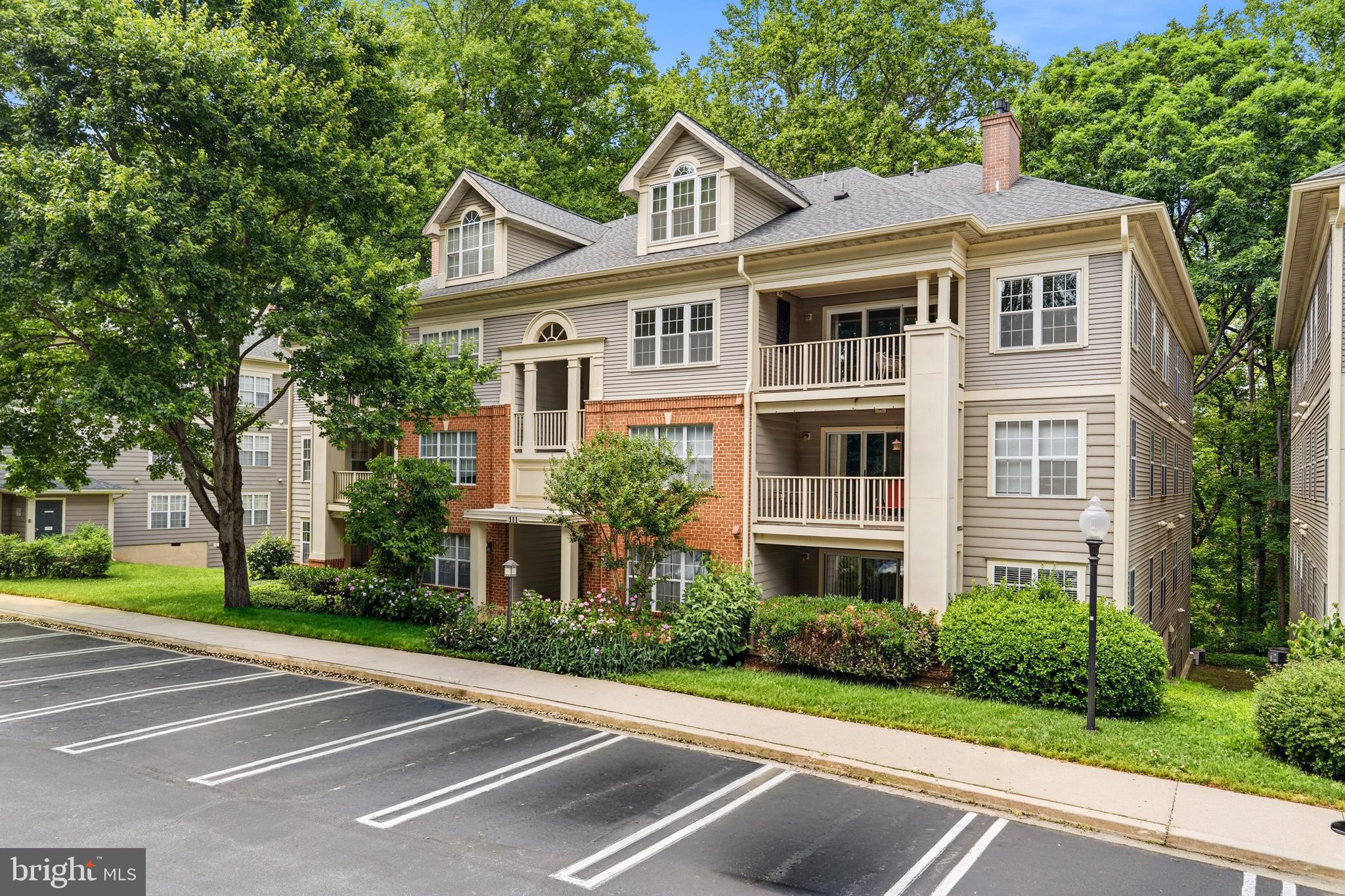 111 Timberbrook Lane, Unit 202 Gaithersburg, MD 20878 - Photo 3 of 31