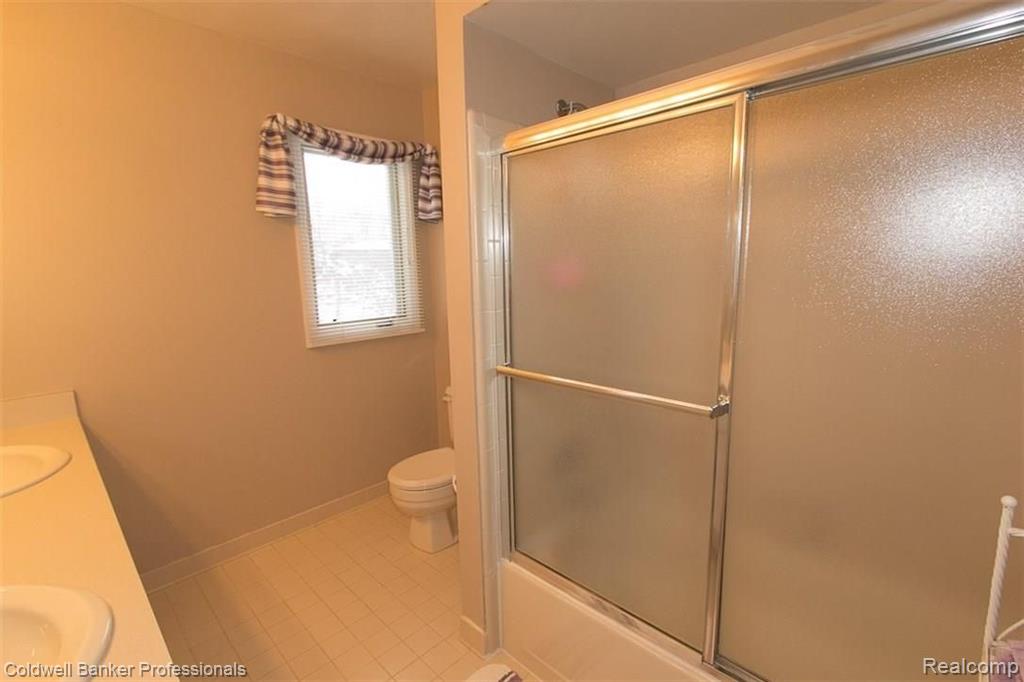 36874 Chesapeake Road Farmington Hills, MI 48335 - Photo 42 of 46