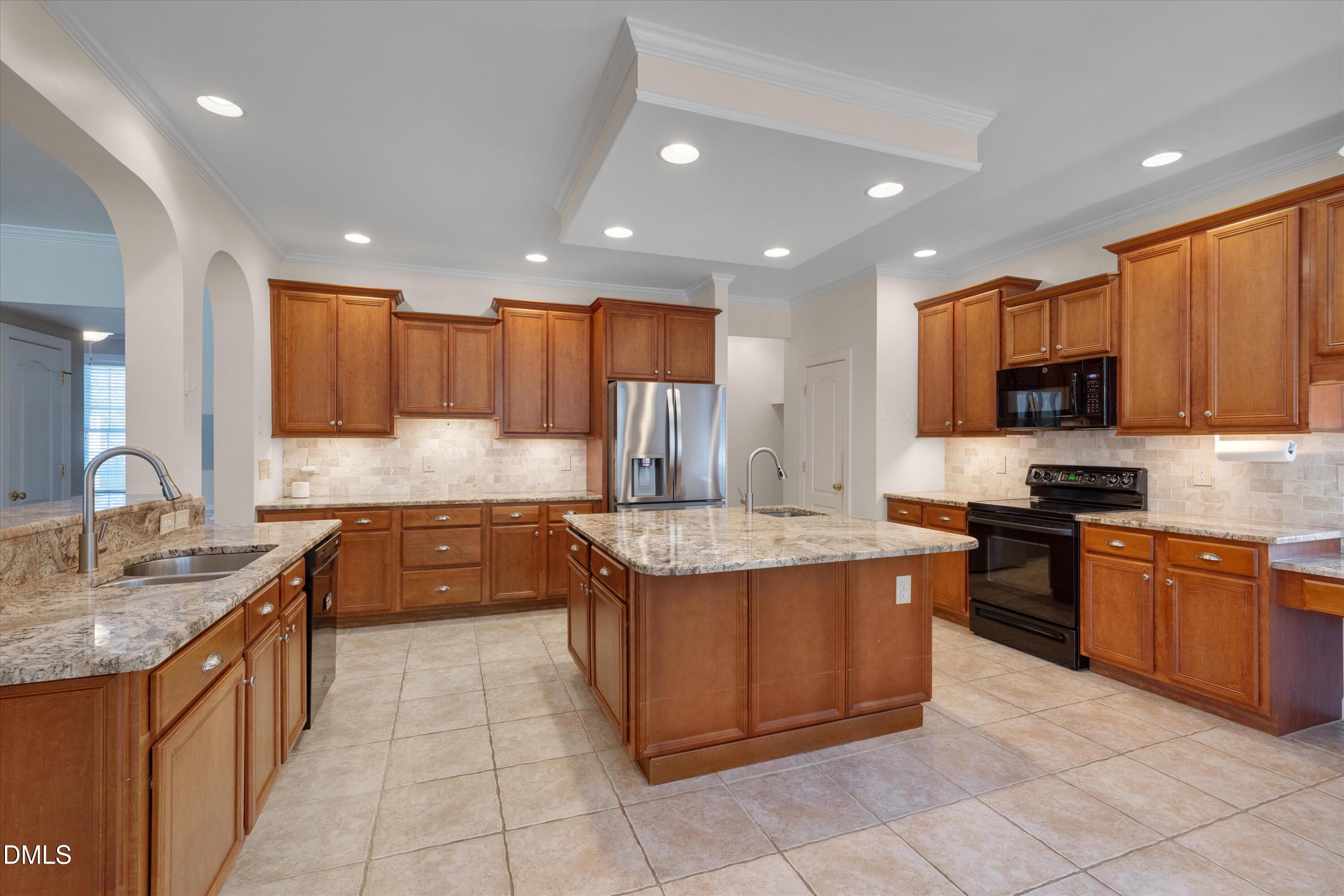 112 Beckford Road Cary, NC 27518 - Photo 8 of 55 Huge kitchen with granite countertops and pull out drawers
