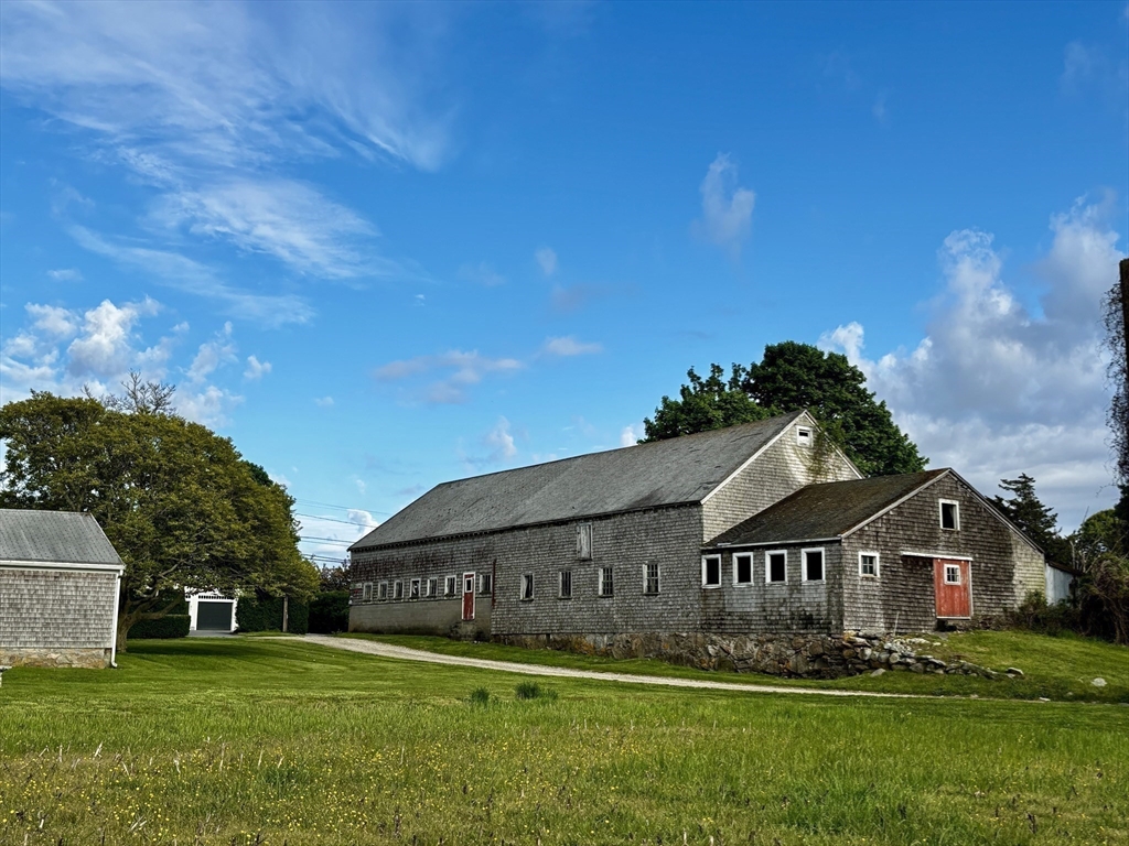 482 Smith Neck Road Dartmouth, MA 02748 - Photo 18 of 40 a front view of a house with a garden