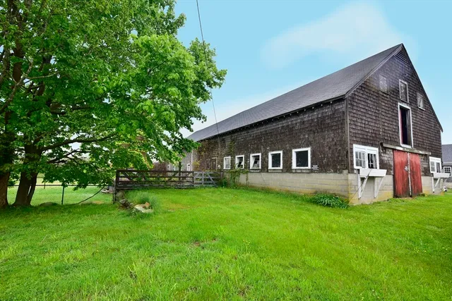 a view of house with yard