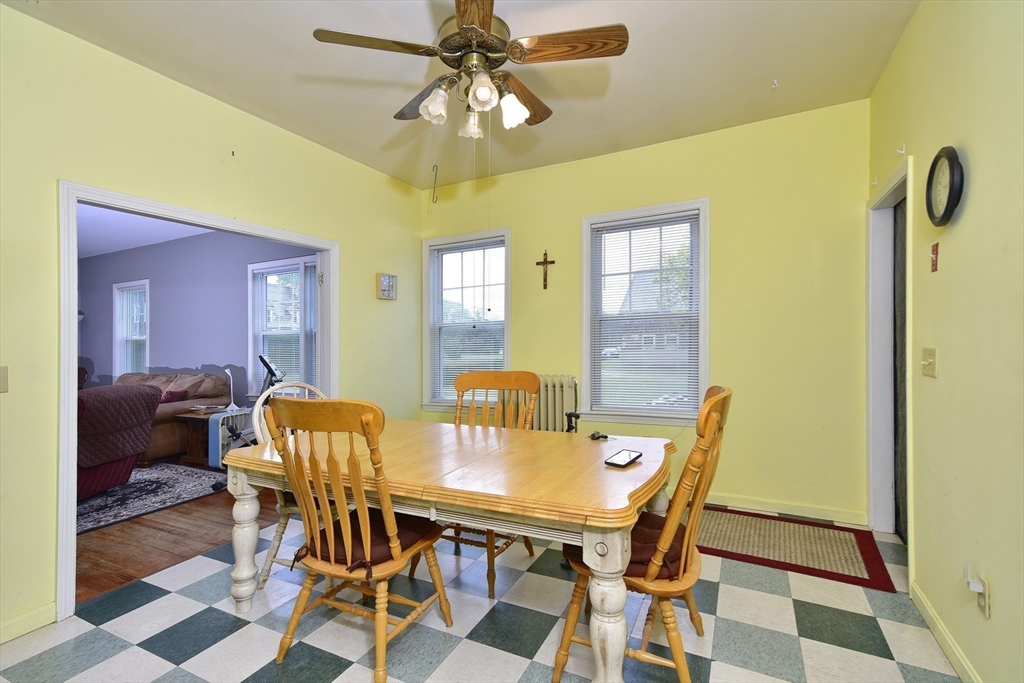482 Smith Neck Road Dartmouth, MA 02748 - Photo 32 of 40 a dining room with furniture and window
