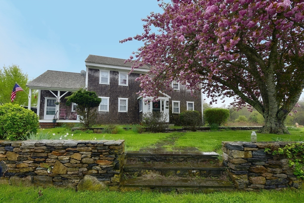 482 Smith Neck Road Dartmouth, MA 02748 - Photo 7 of 40 a front view of a house with a yard