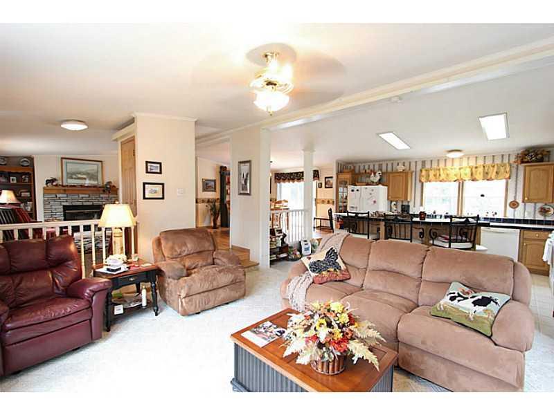 447 Dover Road Charleston, ME 04422 - Photo 11 of 30 Living Room.