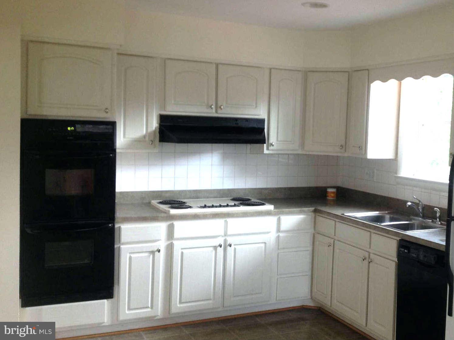 12828 Glynis Road Clinton, MD 20735 - Photo 3 of 24 Kitchen