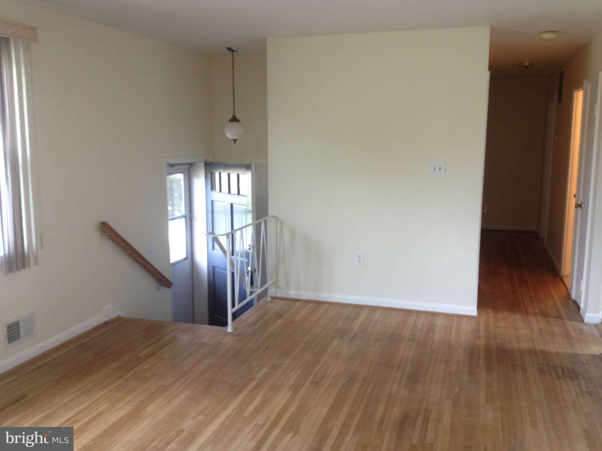 12828 Glynis Road Clinton, MD 20735 - Photo 7 of 24 Family Room
