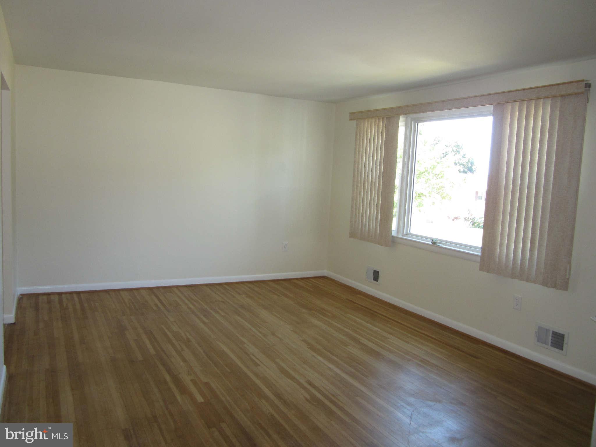 12828 Glynis Road Clinton, MD 20735 - Photo 8 of 24 Family Room