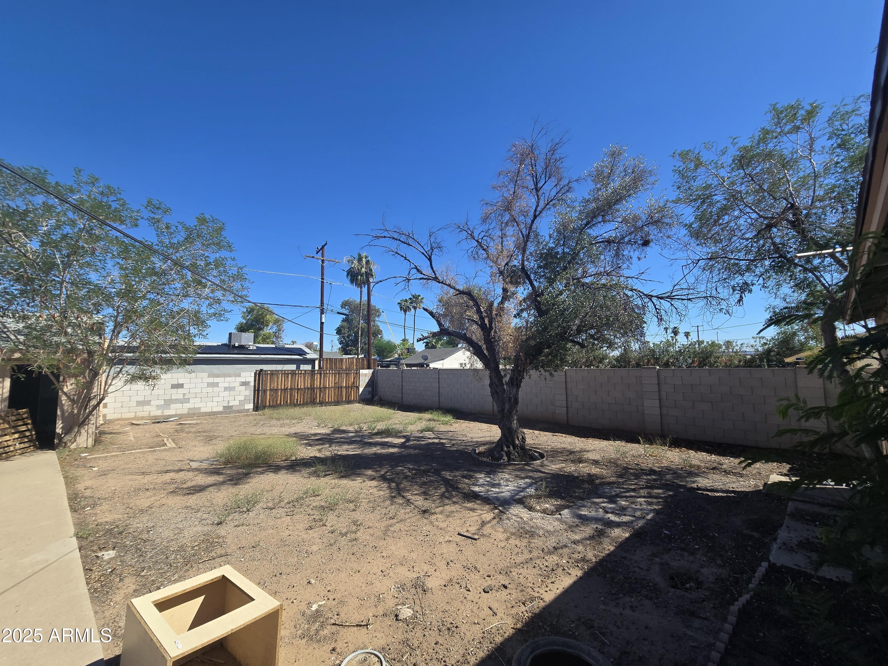 3845 North 15th Avenue Phoenix, AZ 85015 - Photo 3 of 10 20250924_142255