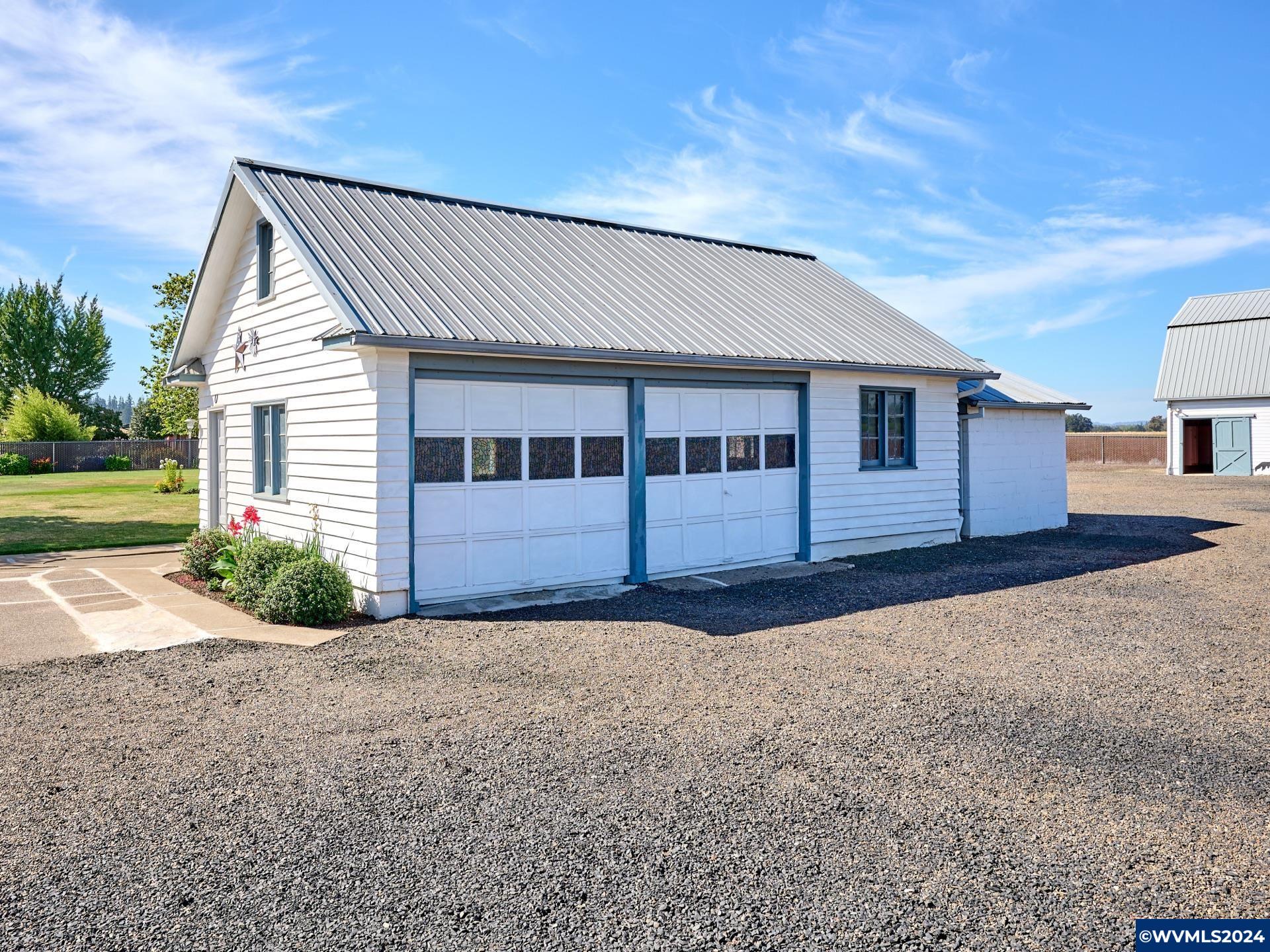 673 Howell Prairie Road Northeast Salem, OR 97317 - Photo 4 of 49 Gallery Image 4