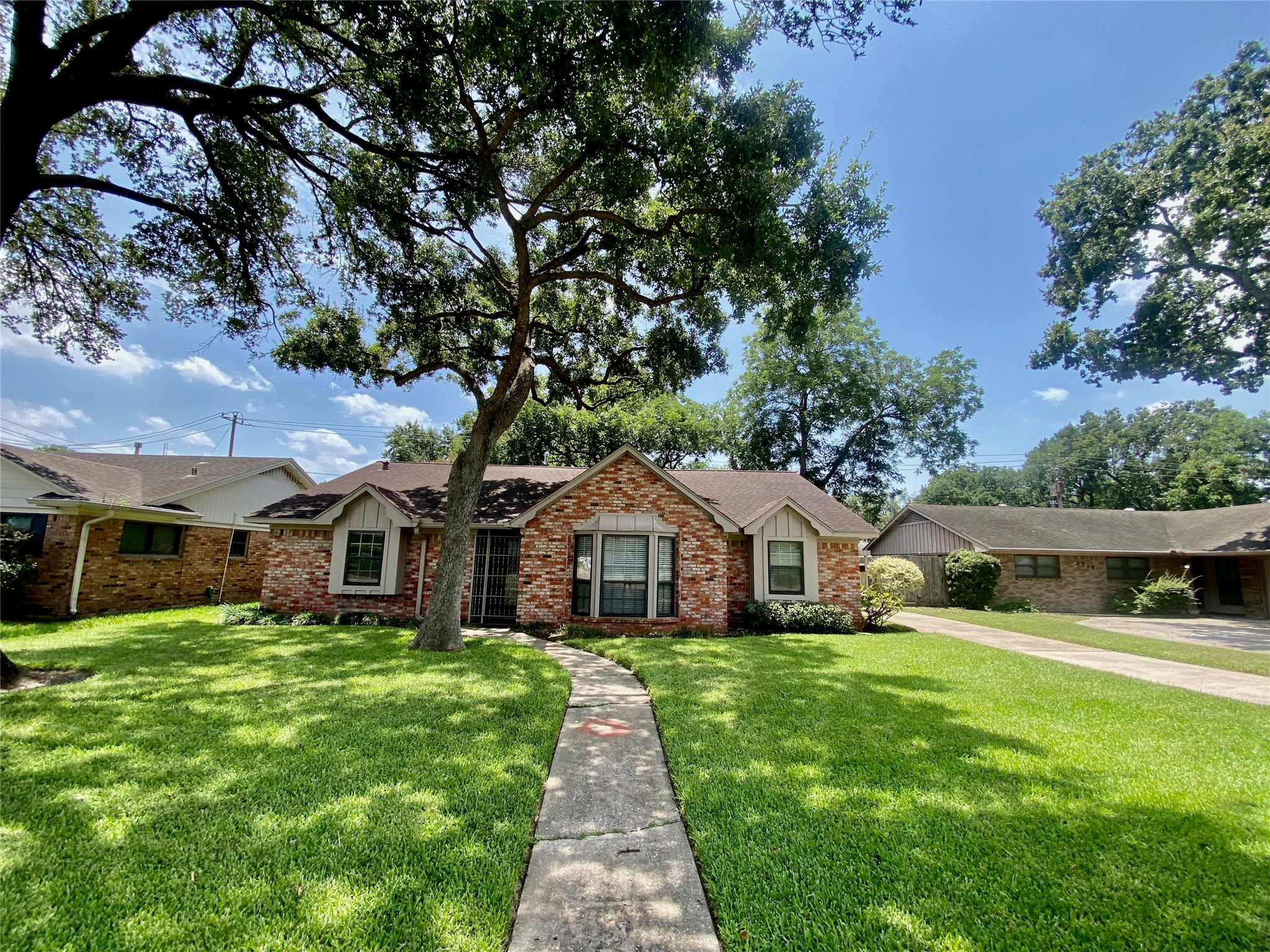2206 Tannehill Drive Houston, TX 77008 - Photo 2 of 42 a front view of house with yard and green space