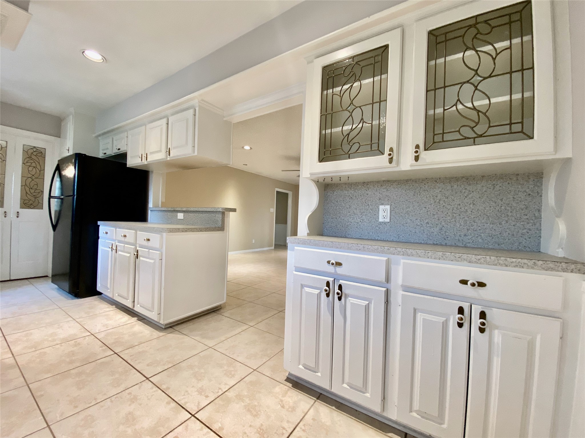 2206 Tannehill Drive Houston, TX 77008 - Photo 21 of 42 a kitchen with a stove a refrigerator and a sink