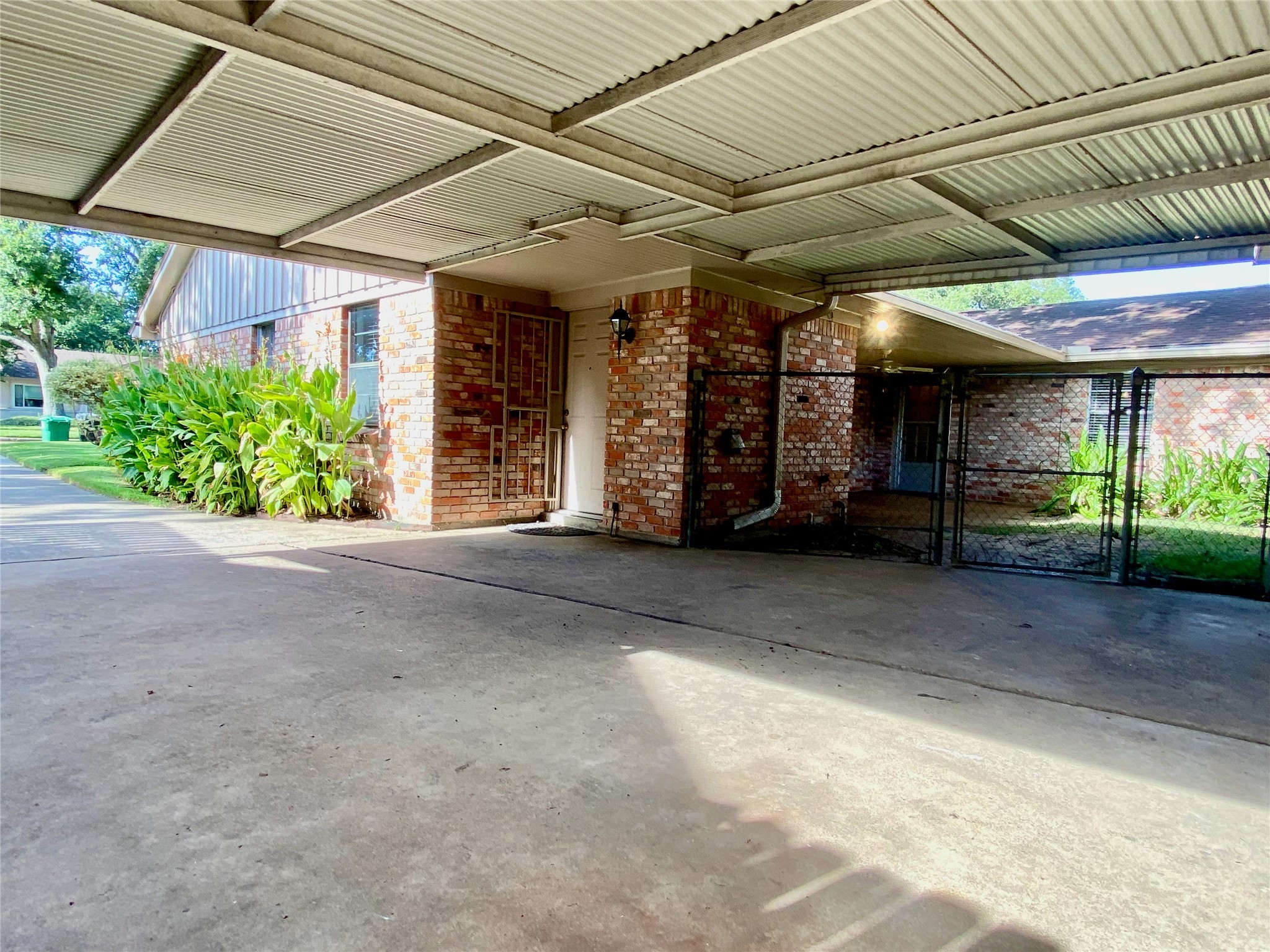 2206 Tannehill Drive Houston, TX 77008 - Photo 7 of 42 a view of a garage