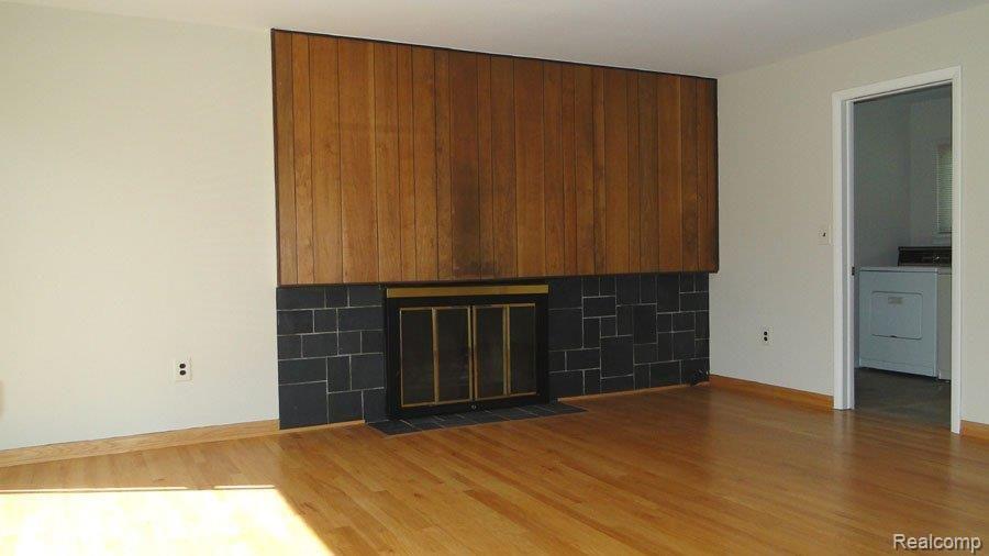 22528 Deerfield Road Novi, MI 48375 - Photo 7 of 14 Family Room-Open to Kitchen