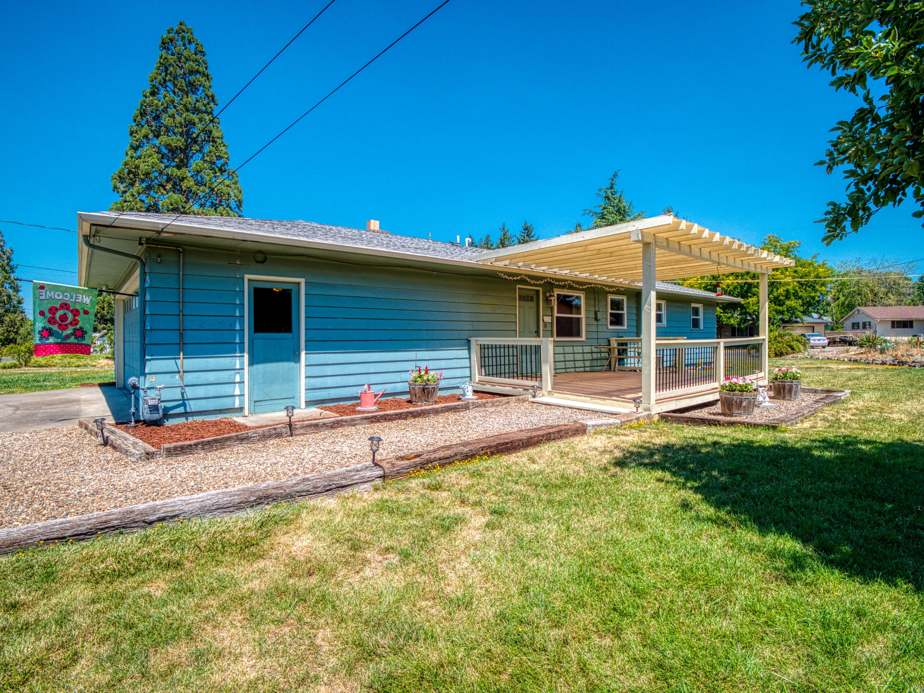2725 Ruth Drive Medford, OR 97504 - Photo 23 of 29 Rear 1