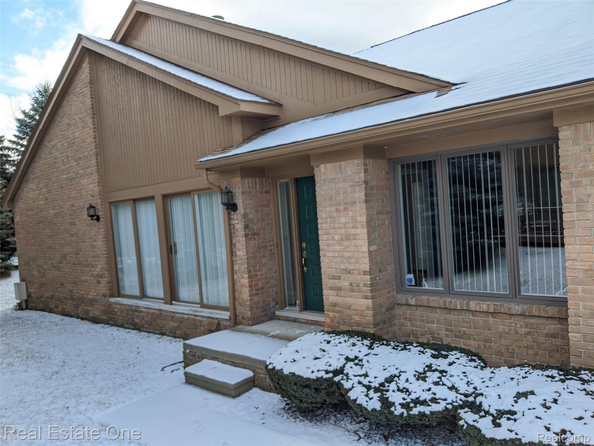 2203 London Bridge Drive Rochester, MI 48307 - Photo 1 of 26 IMG_20200108_121736.jpg