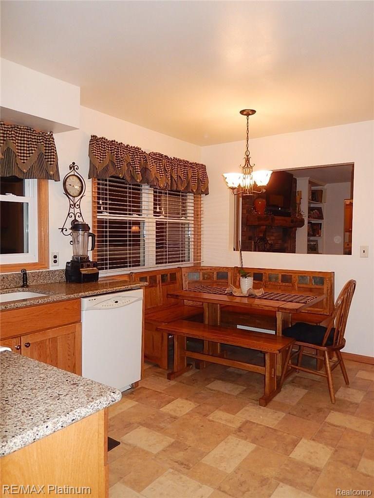 7442 Herbst Road Brighton, MI 48114 - Photo 22 of 70 22.JPG