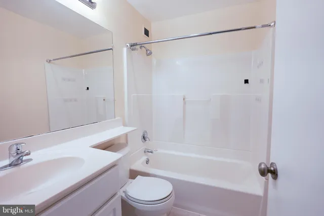 $2,000 | 1730 Arlington Boulevard, Unit 406, Arlington, VA 22209