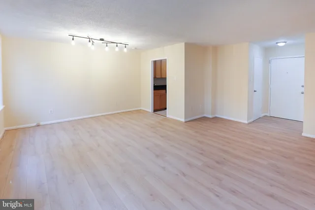 $2,000 | 1730 Arlington Boulevard, Unit 406, Arlington, VA 22209