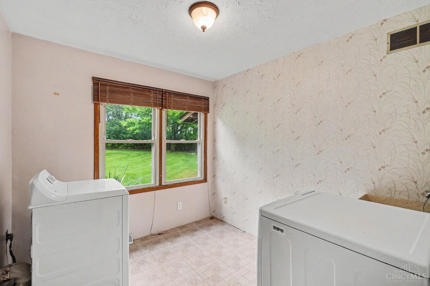 3148 West Fork Road Cincinnati, OH 45239 - Photo 15 of 44