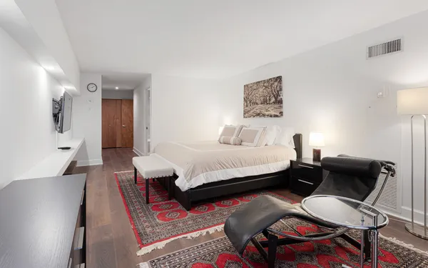 $3,400 | 110 East Delaware Place, Unit 401, Chicago, IL 60611