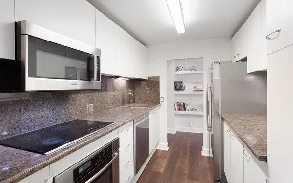 $3,400 | 110 East Delaware Place, Unit 401, Chicago, IL 60611