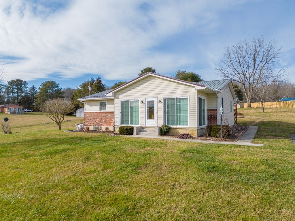 3549 Old Baltimore Road Draper, VA 24324 - Photo 2 of 74 Gallery Image 2
