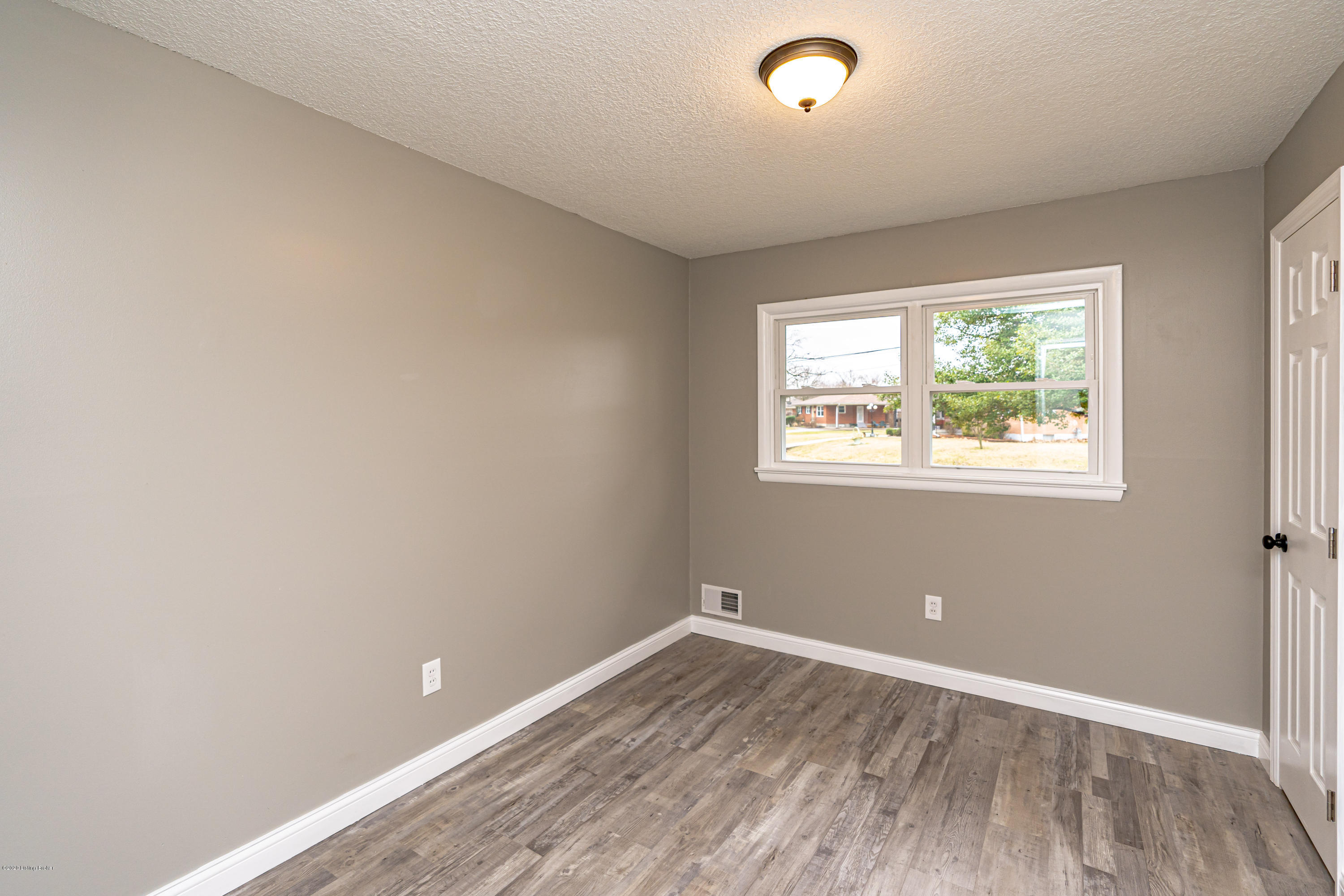 6315 Hunters Grove Road Louisville, KY 40216 - Photo 9 of 61 DSC00197